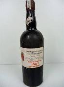 Lote 943 - Garrafa de vinho do Porto - garrafeira 1847 moscatel, da Companhia Agricola e Comercial dos vinhos do Porto - sucessora de D. Antónia A. Ferreira, garrafa antiga para coleccionador, com perda, Com nível aceitável para idades superiores a 10/15 anos