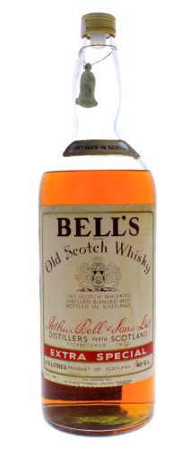 Lote 1203 - Garrafa triple Magnum de Old Scotch Whisky, Bell´s, Extra Special, Arthur Bell & Sons, Escócia, (4,5L-40ºgl). Nota: Garrafa idêntica à venda em site da especialidade € 962,71 - https://www.masterofmalt.com/whiskies/bells/bells-blended-scotch-w