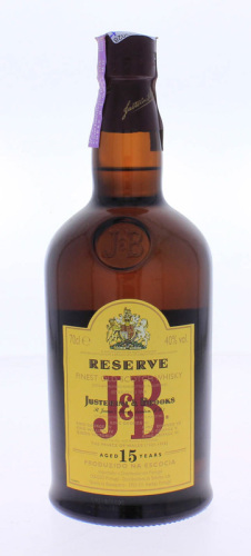 Lote 1227 - Garrafa de Whisky, J&B, Reserve, 15 anos, Finest Old Scotch, Escócia, (700ml-43%vol). Nota: À venda em site da especialidade € 21,90 - http://www.garrafeiranacional.com/j-b-15-anos.html. Em embalagem original de cartão.