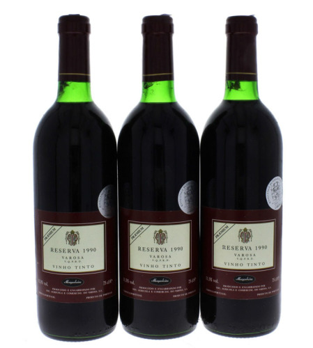 Lote 1231 - Três garrafas de Vinho Tinto, Murganheira, Reserva, Premium, Colheita 1990, Varosa-VQPRD, (750ml-11,5%vol). Nota: Médaille de Bronze - Challenge International du Vin - France 1996.   