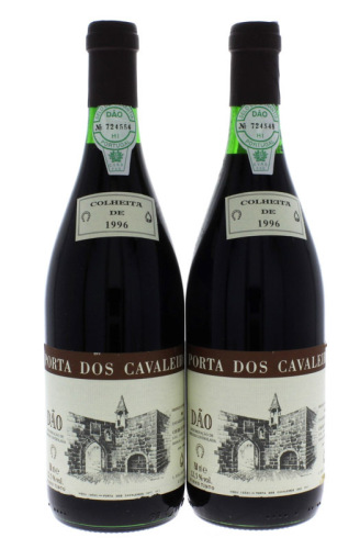 Lote 1278 - Duas garrafas de Vinho Tinto, Porta dos Cavaleiros, Colheita 1996, Dão-Doc, Região Demarcada do Dão, Caves S. João, (750ml-12,5%vol). 