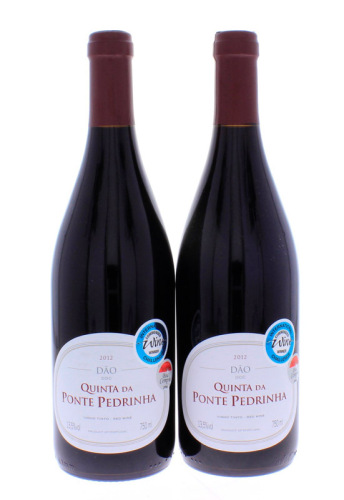 Lote 1326 - Duas garrafas de Vinho Tinto QUINTA DA PONTE PEDRINHA 2012, D.O.C Dão (750ml – 13,5%vol.) Este vinho obteve o prémio “BOA COMPRA” em 2014 da Revista "Vinhos" e a distinção “COMMENDED WINNER” no Internacional Wine Challenge