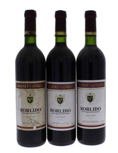 Lote 1336 - Três garrafas de Vinho Tinto, Borlido, Colheita 2000, Cabernet Sauvignon, Vinho Regional Estremadura, Caves Borlido, (750ml-13,5%vol).