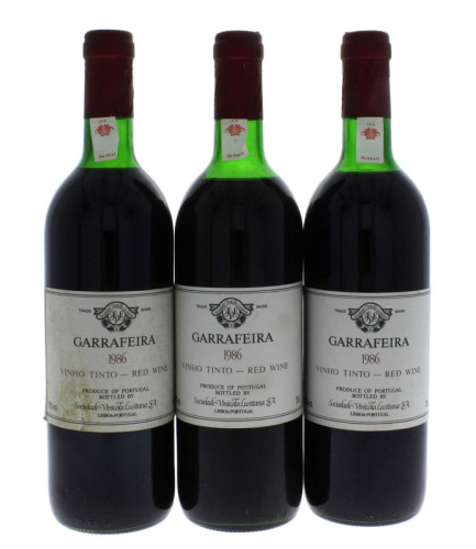 Lote 2070 - Três garrafas de Vinho Tinto, Garrafeira, Colheita 1986, Soc. Vinícola Lusitana, (750ml-12%vol).