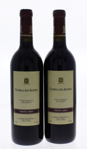 Lote 2074 - Duas garrafas de Vinho Tinto, Courela dos Aleixos, Reserva, Colheita 2001, Castas; Aragonês, Trincadeira, e "Moreto preto", Região do Alentejo, Amareleja, (750ml-13,5%vol). Nota: Lote idêntico vendido na Oportunity Leilões por € 13,80.