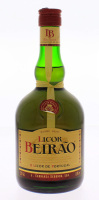 Lote 2133 - Garrafa de Licor Beirão, J. Carrranca Redondo. Lda, Lousâ, (700ml - 22%vol), Nota: À venda em site da especialidade € 9,50 - http://loja.licorbeirao.com/products/garrafa-70cl-com-estojo-de-2-copos. Com dois copos.