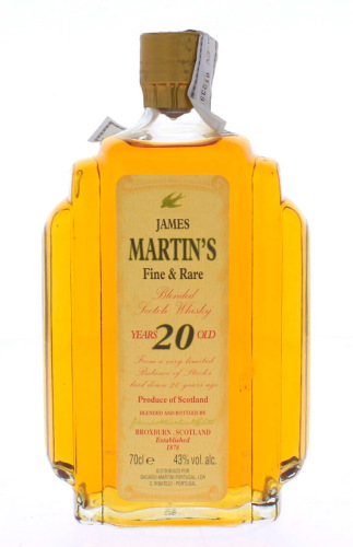 Lote 2191 - Garrafa de Whisky, James Martin´s, 20 anos, Fine & Rare, Blended Scotch, Escócia, (700ml-43%vol). Nota: garrafa idêntica a esta foi vendida por € 172,50 em www.oportunityleiloes.com. Em caixa de cartão original