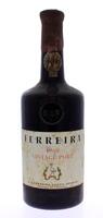 Lote 2196 - Garrafa de Vinho do Porto, Ferreira, Colheita 1960, Vintage, A. A. Ferreira, (Aprox. 750ml). Nota: À venda em site da especialidade € 275 - http://www.garrafeiranacional.com/1960-ferreira-vintage-porto-5245.html . Rótulo e lacre ligeiramente d