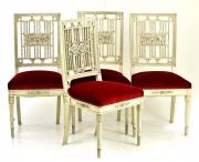 Lote 4006 - Conjunto de 4 cadeiras em madeira lacada. Costas com tabelas vazadas e entalhadas com motivos geométricos e vegetalistas. Pés frontais torneados e canelados. Assentos estofados em veludo bordeaux. Nota: sinais de uso
