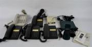 Lote 1650124 - Lote composto por 5 telefones fixos - 4 SIEMENS e 1 PANASONIC, 1 portátil SIEMENS e 1 central SIEMENS, usado, com falhas