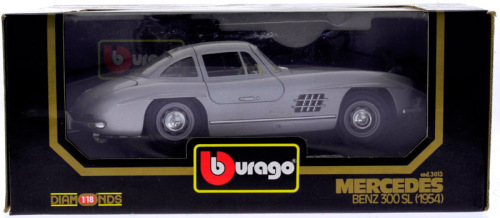 Lote 18 - Miniatura Bburago automóvel Mercedes Benz 300 SL 1954, à escala 1/18 série Diamonds, produzido em Italia, modelo Cinza de 2 lugares. Em estado Novo em caixa. Peça de colecção, modelo 3013.