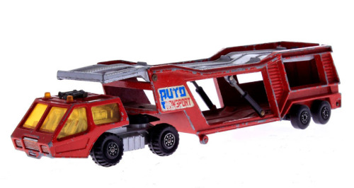 Lote 27 - Miniatura Matchbox Super Kings, K-10 Car Transporter, fabricado em 1976 em Inglaterra, um dos carros mais miticos da marca, com 26.5cm de comprimento, metálico de cor vermelha completo. Nota: Sinais de uso e falhas de tinta.