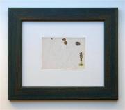 Lote 1650261 - Miró (1893-1983) - litografia com 13x17cm que reproduz uma obra sem título de 1933. Dimensão da moldura 36,5x42,5cm.