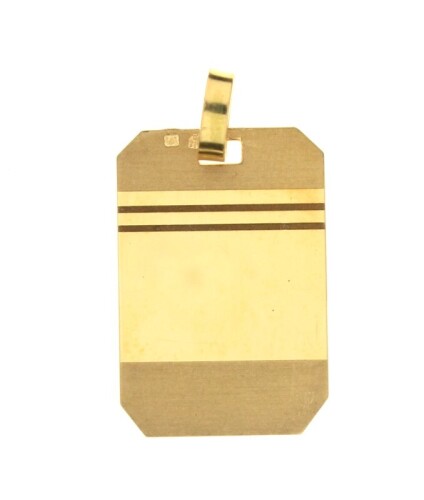 Lote 39 - Pendente em forma rectangular, em ouro amarelo 800 (19,2 kt) e acabamento polido e escovado. Peso: 2,44 g. Dim: 2,7 x 1,5 cm. Nota: PVP estimado de € 250 em ourivesaria. Com marcas de contraste portuguesas e de responsabilidade em vigor desde 19