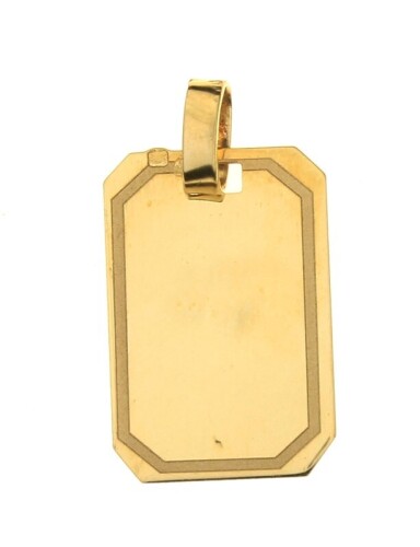 Lote 50 - Pendente em forma rectangular, em ouro amarelo 800 (19,2 kt) e acabamento polido e escovado. Peso: 1,80 g. Dim: 2,3 x 1,3 cm. Nota: PVP estimado de € 200 em ourivesaria. Com marcas de contraste portuguesas e de responsabilidade em vigor desde 19