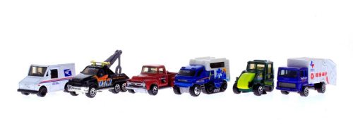 Lote 37 - Conjunto de 6 Miniaturas Matchbox, camiões de serviços, (correios, limpezas, reboques, ambulancia da neve) fabricados entre 1979 e 2000, metálicos com elementos em plastico. Dim: entre 6 cm e 8 cm. Nota: Sinais de uso e falhas de tinta, modelos 