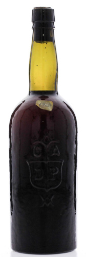 Lote 1003 - Garrafa de Vinho do Porto, Companhia Geral do Alto Douro, CADP XX, 1905 (etiqueta manuscrita). (aprox. 750ml). Nota: Lacre danificado, sem rótulo. Garrafa idêntica de Novidade 1815, vendida na Oportunityleiloes € 506. Com as mesmas inscrições