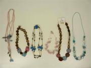 Lote 1650310 - Lote de 6 colares variados em tons de azul e rosa, novos e usados
