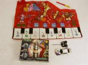 Lote 1650011 - Lote de brinquedos, jogo TMNT Monster Action Tower, Jersey Devil incluido, ( não aconselhavel a menores de 3 anos de idade), tapete musical Pooh Disney, com sons diversos como bandolim, piano, guitarra, orgão, trompete e violino, com 92x132 cm, carro telecomandado BMW e flauta Noddy, brinquedos usados, não testados, falta de pilhas