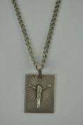 Lote 1670126 - Lote composto por fio, e medalha com Jesus crucificado de prata 925, com peso total de 13,1 gr, usado