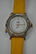 Lote 1670185 - Relógio de pulso "Timex Indiglo", mostrador branco, ponteiro de segundos, bracelete amarela, não funciona, usado, com falhas e defeitos