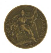 Lote 3009 - Moeda de 1 Escudo, da República Portuguesa, em bronze e aluminio de 1926. Nota: moeda idêntica à venda por € 350 em http://www.coleccionismoepaixoes.com/home.php?prodid=91