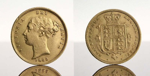 Lote 4010 - Meia Libra em Ouro, Rainha Vitoria 1885, com brasão invertido. Peso: 4 g. Nota: moedasimilar à venda por €449,60 em http://www.ebay.com/itm/1885-GOLD-GREAT-BRITAIN-1-2-SOVEREIGN-SHIELD-REVERSE-COIN-NGC-EXTREMELY-FINE-45-/331209590984?hash=item