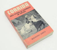 Lote 39 - MASCARENHAS BARRETO. CORRIDA. Breve História da Tauromaquia em Portugal. [Composto e impresso na Casa Portuguesa]. Lisboa. 1970. De 18x11 cm. Com 216 pags. Brochado. Ilustrado em extra-texto. Exemplar com ex-libris, carimbo de posse e dedicatóri