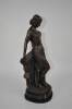 Lote 14 - Escultura Arte-Deco em bronze com base de mármore negro de D.H.Chiparus (1886-1947) - ORIGINAL - assinada, motivo "Figura Feminina", com 58 cm de altura (com ficha informativa do autor) - 2