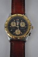 Lote 27 - Relógio da marca TAG HEUER, modelo de Homem, caixa de metal com banho dourado e mostrador preto, caixa com 4cm de diametro, Nota: não está a funcionar (possivel falta de pilha), defeito num botão e sinais de uso