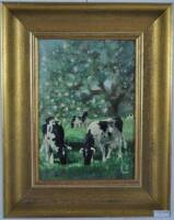 Lote 177 - Quadro com pintura a óleo sobre cartão, assinado com monograma L.E. - ORIGINAL - motivo "Vacas no Pasto", com 24x17 cm (moldura dourada)