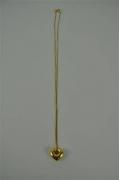 Lote 184 - Lote de fio de malha batida e pendente de ouro em forma de coração, com 44cm de comprimento e peso total de 3,6gr