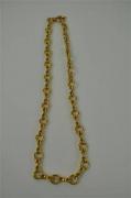 Lote 694 - Colar de elos de ouro redondos e dobrados, com 48cm de comprimento e peso total de 25,1gr, P.V.P. de montra em joalheria de Lisboa - € 1510