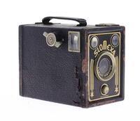 Lote 211 - FOTOGRAFIA - Máquina Fotográfica: Vredeborch Slomexa, Box Camera. Fabricante: VREDEBORCH GmbH, Germany (Nordenham), Fabricada nos Anos 1950. Faz 6x9cm fotos, Filme 120, Lentes: 1:11cm/f16 Meniscus. Botão por baixo das lentes que adiciona um Fil