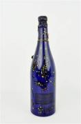 Lote 1690005 - Garrafa de Champagne Taittinger Collection, Vieira da Silva, Champagne Brut 1983. Uma garrafa idêntica a esta foi a leilão em Lisboa com um valor base de 700 euros e uma estimativa de venda de 750 a 1.250 euros (http://veritasleiloes.com/lot.php?auction=3&lot=36).