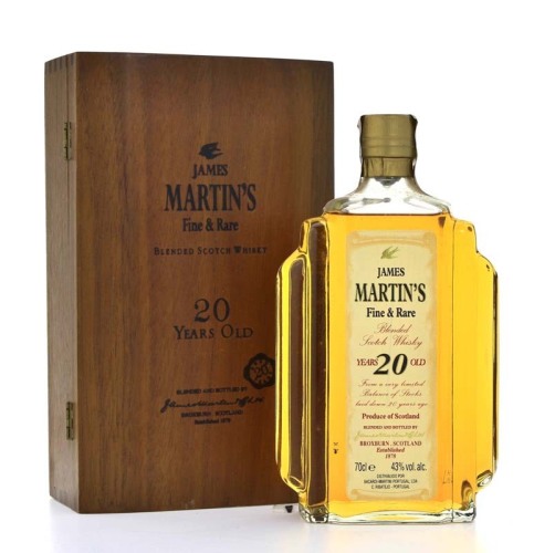 Lote 1002 - JAMES MARTIN'S 20 ANOS - Garrafa de Whisky, Fine & Rare, Blended Scotch, Escócia (750 ml - 43% vol.). Nota: garrafa idêntica foi vendida por € 264,50 em www.oportunitileiloes.com. Em caixa original de madeira.