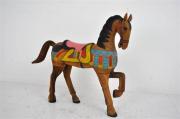 Lote 1043 - Escultura de madeira de teka policromada, motivo cavalo, com 70cm de altura