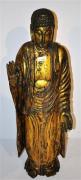 Lote 1253 - Buda em madeira, patinado a dourado, com 110 cm