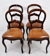 Lote 1203 - 4 cadeiras em madeira, assento em pele, com 93x45x41 cm