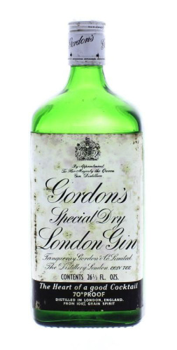 Lote 1024 - GIN GORDON´S SPECIAL DRY - Garrafa de Gin, London Gin, (750ml – 40%vol). Nota: garrafa idêntica à venda por € 142,96. Perda adequada ao periodo de engarrafamento. Consultar https://www.masterofmalt.com/gin/gordons/gordons-special-dry-london-g