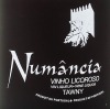 Lote 1215 - NUMÂNCIA – TAWNY – Garrafa de Vinho Licoroso, Adega Cooperativa do Vale de Teja, V. N. Fôz Côa, (750ml – 19%vol), Nota: garrafa idêntica à venda por € 15. Consultar http://www.custojusto.pt/braga/vinho-gastronomia/vinho-porto-licoroso-numancia - 3