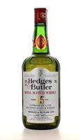 Lote 1220 - WHISKY HEDGES & BUTLER - Garrafa de Whisky, Hedges & Butler 15 Anos, Royal Scotch Whisky, Supreme de Luxe. (750ml - 43%vol). Nota:garrafa idêntica à venda por € 25,13 (£ 21.00) conversão ao dia. Em embalagem de cartão original. Consultar https