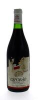 Lote 1575 - ESPORÃO - Garrafa de Vinho Tinto, Reguengos VQPRD, Reserva de 1991, com rótulo ilustrado pelo pintor José de Guimarães, (750ml - 12%vol). Nota: Rótulo danificado