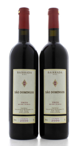 Lote 1869 - CAVES SOLAR DE SÃO DOMINGOS – 2 garrafas de Vinho Tinto, São Domingos, Colheita 2000, Castas Baga, Castelão e Tinta Pinheira, Bairrada – Doc. Caves do Solar de São Domingos, Anadia, (750ml – 12%vol). Nota: este vinho foi selecionado a partir d