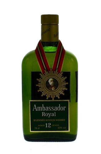 Lote 1991 - WHISKY AMBASSADOR - Garrafa de Whisky, Ambassador, Royal, Blended Scotch, 12 Anos, (750ml – 43%vol). Nota: garrafa idêntica à venda por € 89. Consultar http://www.custojusto.pt/leiria/coleccoes/garrafa-antiga-whisky-ambassador-royal-9690603