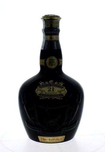 Lote 1999 - WHISKY ROYAL SALUTE 21 ANOS - Garrafa de Whisky, Blended, Brown Spode Decanter, Chivas Brothers Ltd (700ml – 40%vol). Nota: garrafa idêntica à venda por € 418,44 (£ 350) conversão ao dia . Nota: consultar https://www.thewhiskyexchange.com/p