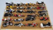 Lote 1770353 - Lote de 24 motos em miniatura, com tamanhos entre 11 e 14,5 cm