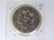 Lote 1820101 - Moeda de Bolivar de 1921, Venezuela em Prata de Lei de 900, com 3,8 cm de diâmetro, MBC
