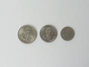 Lote 1820162 - Lote de 3 moedas em Cupro-Níquel, República Portuguesa, comemorativas do Centenário da Morte de Alexandre Herculano, datadas de 1977, moeda de 25$00, moeda de 5$00 e moeda de 2$50, MBC