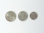 Lote 1820193 - Lote de 3 moedas em Cupro-Níquel, República Portuguesa, comemorativas do Centenário da Morte de Alexandre Herculano, datadas de 1977, moeda de 25$00, moeda de 5$00 e moeda de 2$50, MBC
